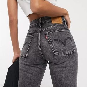 Levi’s Wedgie Straight 23”